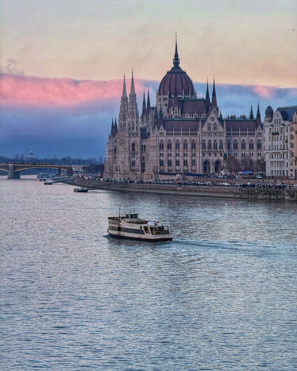 Human Rights Watch Criticizes Hungarian Government for Terminating Court Cases on Municipal Tax Using Emergency Powers